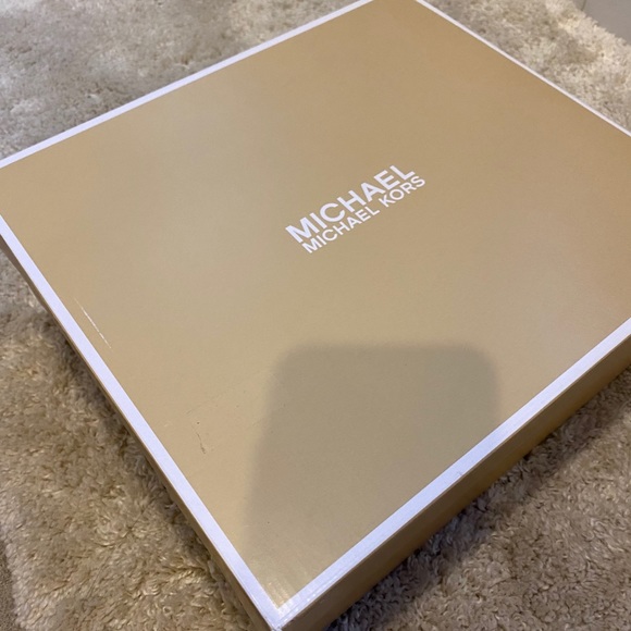 New Auth Michael Kors Embossed Leather heels - Picture 8 of 11